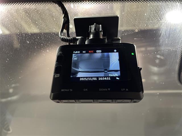 Cクラス C200 4マチック ローレウスエディション burumesterサウンド/シートセンサー/カラーマルチファンクションディスプレイ/自動防眩ルームミラー&ドアミラー/マイクロエアフィルター&チャコールフィルター/ビルトインETC/オートライト(33枚目)