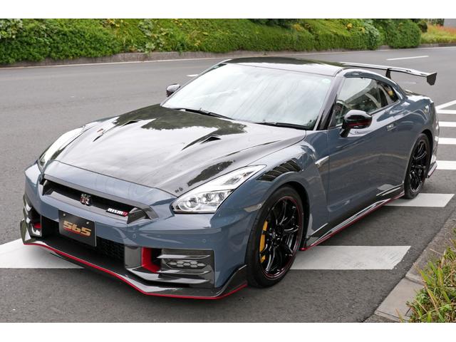 GT-R ニスモ スペシャルエディション 登録済未使用車 最終型2025年モデル 屋根付車庫保管 プライバシーガラス nismoフロアマット(2枚目)