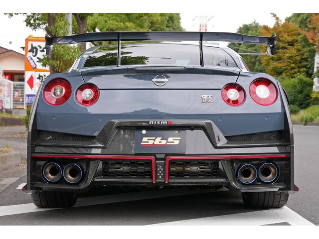 GT-R ニスモ スペシャルエディション 登録済未使用車 最終型2025年モデル 屋根付車庫保管 プライバシーガラス nismoフロアマット(10枚目)