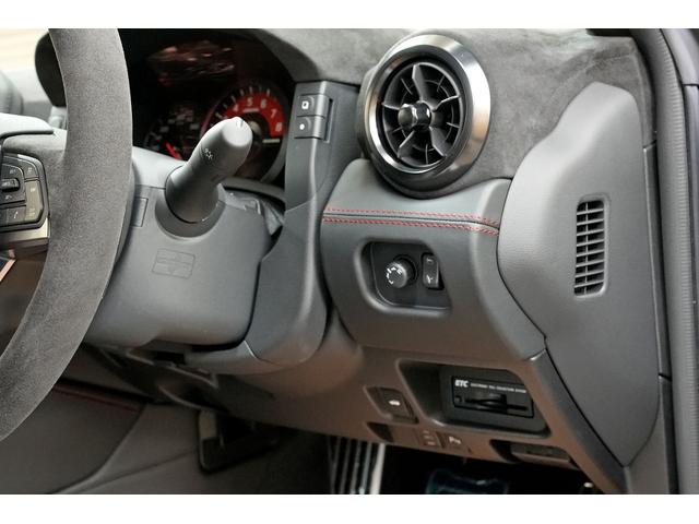 GT-R ニスモ スペシャルエディション 登録済未使用車 最終型2025年モデル 屋根付車庫保管 プライバシーガラス nismoフロアマット(32枚目)