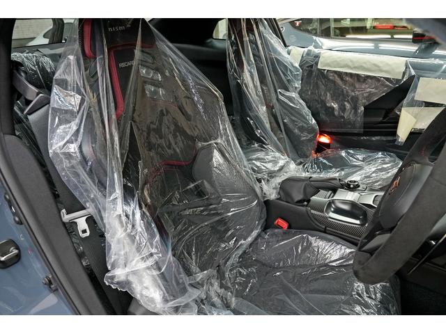 GT-R ニスモ スペシャルエディション 登録済未使用車 最終型2025年モデル 屋根付車庫保管 プライバシーガラス nismoフロアマット(35枚目)