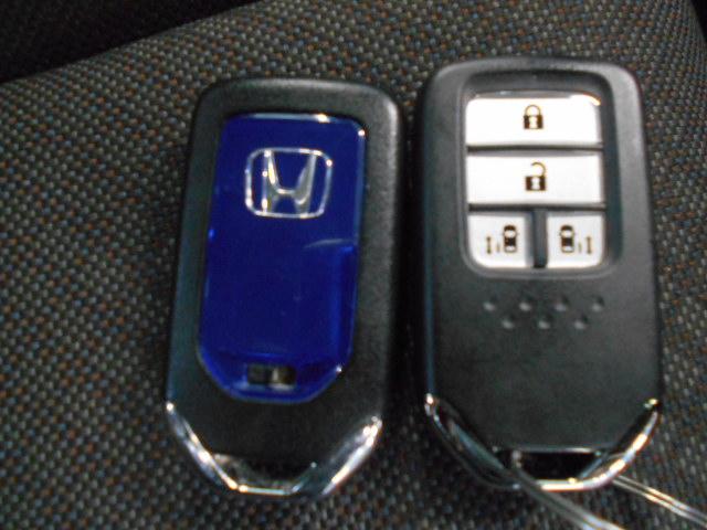 フリードハイブリッド ハイブリッド・Gホンダセンシング 禁煙■7人乗■ナビ/前後Dレコ/両電扉/電暖席/Rカメ/フルセグ/BTA/CD/ETC/LED/スマキー/ドアバイザ/間欠ワイパー/ロールサンシェード/オートリトラ+ヒーデットミラー/熱線入Fガラス(14枚目)