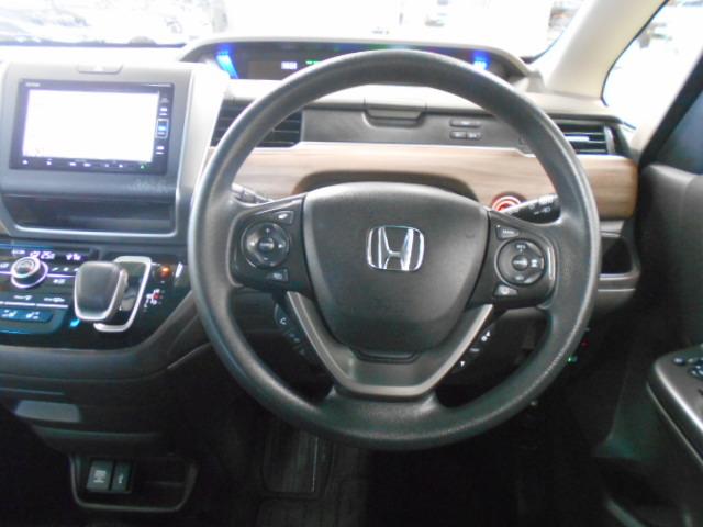 フリードハイブリッド ハイブリッド・Gホンダセンシング 禁煙■7人乗■ナビ/前後Dレコ/両電扉/電暖席/Rカメ/フルセグ/BTA/CD/ETC/LED/スマキー/ドアバイザ/間欠ワイパー/ロールサンシェード/オートリトラ+ヒーデットミラー/熱線入Fガラス(17枚目)