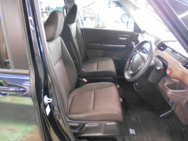 フリードハイブリッド ハイブリッド・Gホンダセンシング 禁煙■7人乗■ナビ/前後Dレコ/両電扉/電暖席/Rカメ/フルセグ/BTA/CD/ETC/LED/スマキー/ドアバイザ/間欠ワイパー/ロールサンシェード/オートリトラ+ヒーデットミラー/熱線入Fガラス(18枚目)