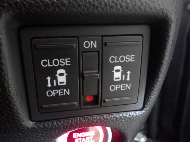 N-BOXカスタム G・Lターボホンダセンシング 禁煙/8型ナビ■タイヤR6年製■前後Dレコ/両電扉/電暖席/半革席/パドル/12セグ/BTA/CD/オートリトラミラー/ETC/逆突防止Rソナー/間欠ワイパ/フォグ/スマキー/プラズマクラスタ付AC(4枚目)