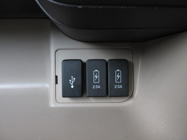 通常のＵＳＢ入力端子の他にスマホ充電に対応した２．５ＡのＵＳＢ端子を２箇所装備☆仲良く充電できちゃいますね☆