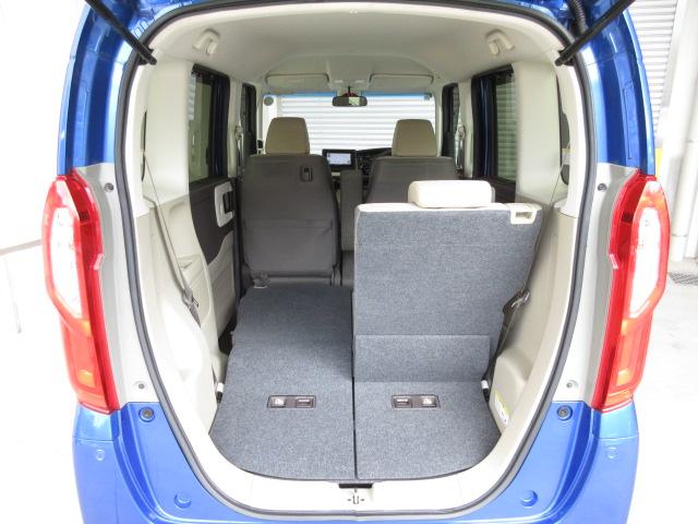 荷物によって片側のみシートを倒して使うことも出来ます！