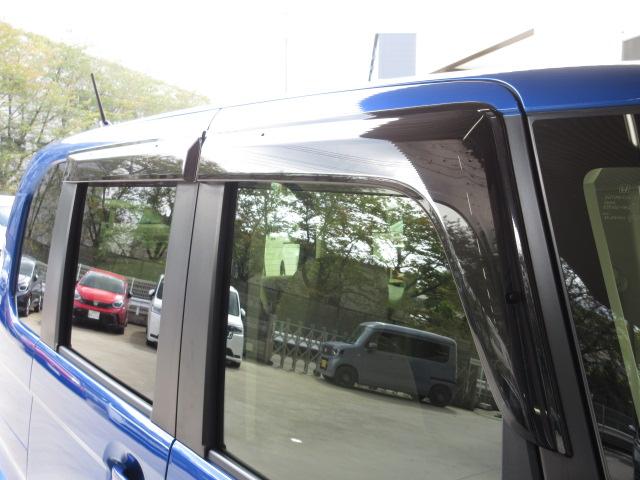 雨天時の換気に役立つドアバイザーを装備☆陽射しを遮る効果もありますので、人気の用品です☆