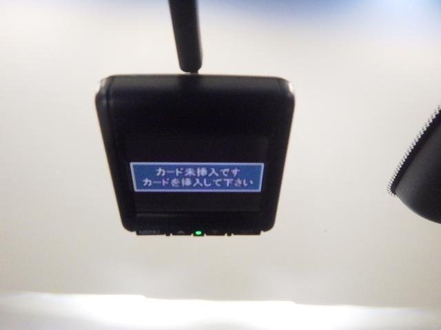 フィット e:HEVリュクス 前後Dレコ■フロントカメラ■9型プレナビ/禁煙/ETC/Rカメ/ドアバイザ/テールゲートSP/6スピーカー/ETC2.0/オートリトラミラー/電暖席/電暖舵/ローダウン/社外フロントSP/前後ソナー(3枚目)
