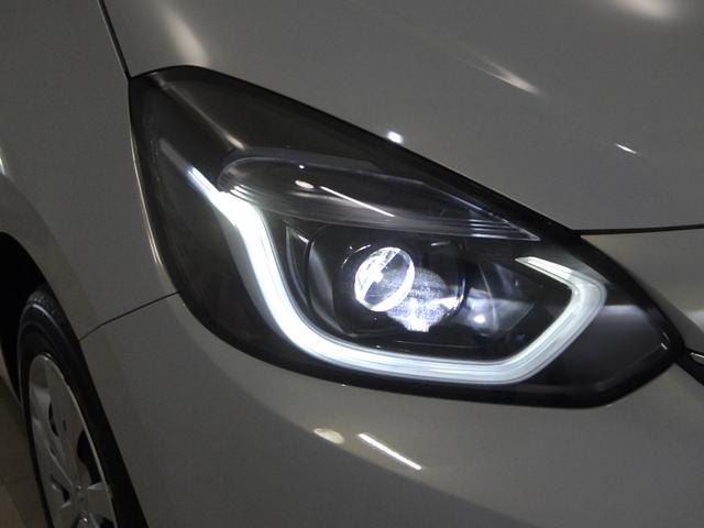 フィット ホーム 禁煙/デモカー/9型プレナビ/半革席/FRソナ-/Rカメ/フルセグ/BTA/6SRS/スマキー/LED/ETC/オートライト/オートHIビーム/アームレストコンソール/CD/DVD/MR/USB(6枚目)