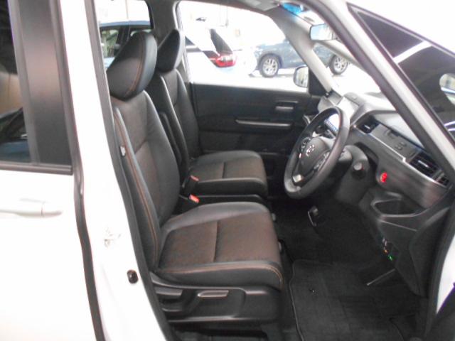 フリード+ハイブリッド ハイブリッド・クロスターホンダセンシング 6SRS/9型プレナビ/前後Dレコ■両側ハンズフリー電動扉■Fセンサー/半革席/12セグ/CD/BTA/電暖席/スマキー/ETC/LED/Rカメ/フォグ/禁煙/間欠ワイパ/熱線入ハーフシェイドFガ(4枚目)