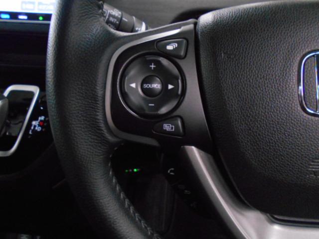 フリード+ハイブリッド ハイブリッド・クロスターホンダセンシング 6SRS/9型プレナビ/前後Dレコ■両側ハンズフリー電動扉■Fセンサー/半革席/12セグ/CD/BTA/電暖席/スマキー/ETC/LED/Rカメ/フォグ/禁煙/間欠ワイパ/熱線入ハーフシェイドFガ(10枚目)