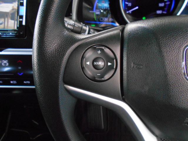 フィットハイブリッド Ｆパッケージ　禁煙／衝突軽減Ｂ／ナビ／Ｒカメ／Ｄレコ／ＥＴＣ／ＬＥＤ／スマキー／６ＳＲＳ／フルセグ／ＢＴＡ／ＣＤ／ＤＶＤ／ＭＲ／オートライト／間欠ワイパー／ハーフシェイドＦガラス／１オナ／記録簿／ＩＳＯＦＩＸ／（9枚目）