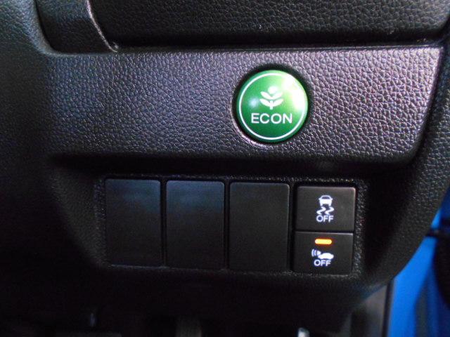 フィットハイブリッド Ｆパッケージ　禁煙／衝突軽減Ｂ／ナビ／Ｒカメ／Ｄレコ／ＥＴＣ／ＬＥＤ／スマキー／６ＳＲＳ／フルセグ／ＢＴＡ／ＣＤ／ＤＶＤ／ＭＲ／オートライト／間欠ワイパー／ハーフシェイドＦガラス／１オナ／記録簿／ＩＳＯＦＩＸ／（14枚目）