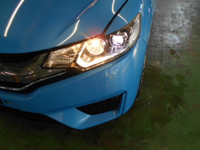 フィットハイブリッド Ｆパッケージ　禁煙／衝突軽減Ｂ／ナビ／Ｒカメ／Ｄレコ／ＥＴＣ／ＬＥＤ／スマキー／６ＳＲＳ／フルセグ／ＢＴＡ／ＣＤ／ＤＶＤ／ＭＲ／オートライト／間欠ワイパー／ハーフシェイドＦガラス／１オナ／記録簿／ＩＳＯＦＩＸ／（15枚目）