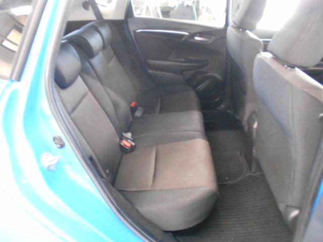 フィットハイブリッド Ｆパッケージ　禁煙／衝突軽減Ｂ／ナビ／Ｒカメ／Ｄレコ／ＥＴＣ／ＬＥＤ／スマキー／６ＳＲＳ／フルセグ／ＢＴＡ／ＣＤ／ＤＶＤ／ＭＲ／オートライト／間欠ワイパー／ハーフシェイドＦガラス／１オナ／記録簿／ＩＳＯＦＩＸ／（18枚目）