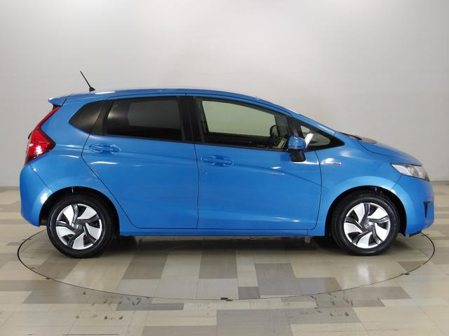 フィットハイブリッド Ｆパッケージ　禁煙／衝突軽減Ｂ／ナビ／Ｒカメ／Ｄレコ／ＥＴＣ／ＬＥＤ／スマキー／６ＳＲＳ／フルセグ／ＢＴＡ／ＣＤ／ＤＶＤ／ＭＲ／オートライト／間欠ワイパー／ハーフシェイドＦガラス／１オナ／記録簿／ＩＳＯＦＩＸ／（27枚目）