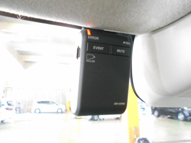 Ｎ－ＢＯＸ ベースグレード　デモカー／ナビ■前後Ｄレコ■電暖席／両電扉／禁煙／スマキー／ＬＥＤ／ＥＴＣ／前後コーナーセンサー／オートリトラミラー／６ＳＲＳ／１２セグ／ＢＴＡ／Ｒカメ／オートライト／コネクトナビ／オートＨＩビーム（2枚目）