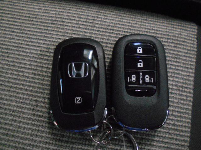 Ｎ－ＢＯＸ ベースグレード　デモカー／ナビ■前後Ｄレコ■電暖席／両電扉／禁煙／スマキー／ＬＥＤ／ＥＴＣ／前後コーナーセンサー／オートリトラミラー／６ＳＲＳ／１２セグ／ＢＴＡ／Ｒカメ／オートライト／コネクトナビ／オートＨＩビーム（18枚目）