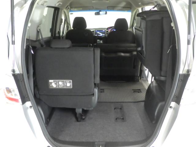 フリード Gジャストセレクション 禁煙車・純正Mナビ・天吊モニター・HID・2列目ベンチシート・ETC・VSA・片側電動スライドドア・スマートキー Bモニター スマトキー 地上デジタルTV 定期点検記録簿 助手席エアバッグ パワステ(15枚目)