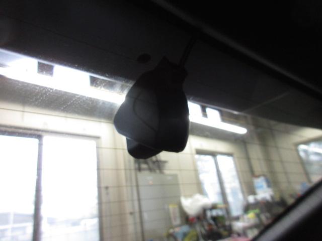 ヴェゼル e:HEVZ 1オナ・禁煙・純正Mナビ・全周囲カメラ・前後コーナーセンサー・前後ドラレコ・サイドSRS・運助シートヒーター・ハンズフリーパワーテールゲート・LED・ETC・USB・ブル-トゥース スマキ Pトランク(8枚目)