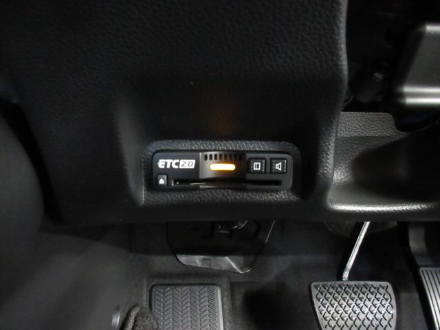 ヴェゼル e:HEVZ 1オナ・禁煙・純正Mナビ・全周囲カメラ・前後コーナーセンサー・前後ドラレコ・サイドSRS・運助シートヒーター・ハンズフリーパワーテールゲート・LED・ETC・USB・ブル-トゥース スマキ Pトランク(10枚目)