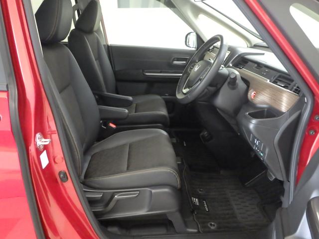 フリードハイブリッド ハイブリッド・クロスターホンダセンシング 1オナ・禁煙・純正Mナビ・前後ドラレコ・サイドSRS・運助シートヒーター・LED・ETC・USB・ブル-トゥース 両側Pスライドドア オートクルーズコントロール 記録簿 ワンオ-ナ- DVD再生可能(15枚目)