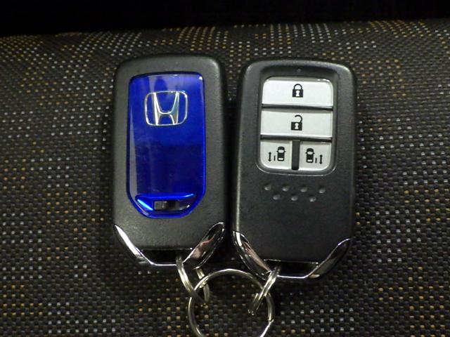 フリードハイブリッド ハイブリッド・クロスターホンダセンシング 1オナ・禁煙・純正Mナビ・前後ドラレコ・サイドSRS・運助シートヒーター・LED・ETC・USB・ブル-トゥース 両側Pスライドドア オートクルーズコントロール 記録簿 ワンオ-ナ- DVD再生可能(24枚目)