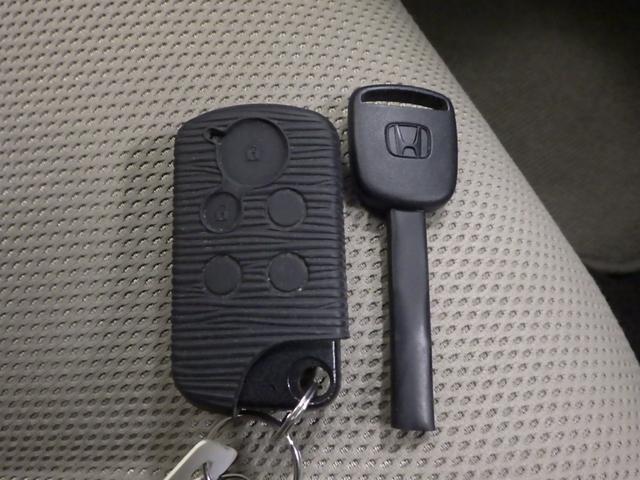 フィットハイブリッド ナビプレミアムセレクション 純正HDDナビ リアカメラ ETC HIDライト ヒートシーター スマートキー 記録簿 エアコン 運転席エアバッグ DVD再生 キーフリー ワンセグ パワーウィンドウ Bカメラ クルーズコントロール(5枚目)