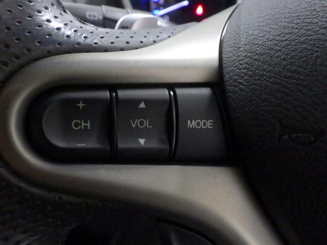 フィットハイブリッド ナビプレミアムセレクション 純正HDDナビ リアカメラ ETC HIDライト ヒートシーター スマートキー 記録簿 エアコン 運転席エアバッグ DVD再生 キーフリー ワンセグ パワーウィンドウ Bカメラ クルーズコントロール(7枚目)