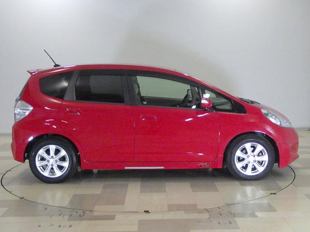 フィットハイブリッド ナビプレミアムセレクション 純正HDDナビ リアカメラ ETC HIDライト ヒートシーター スマートキー 記録簿 エアコン 運転席エアバッグ DVD再生 キーフリー ワンセグ パワーウィンドウ Bカメラ クルーズコントロール(19枚目)