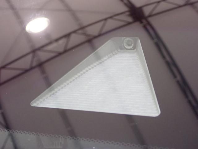 インサイト ＥＸ　黒革シート　１オーナー　禁煙　衝突軽減　Ｒカメラ　ＬＥＤライト　ＡＢＳ　前席シートヒーター　オ－トエアコン　ナビＴＶ　パワーウィンドウ　スマキー　クルコン　キーフリーシステム　サイドエアバック（3枚目）