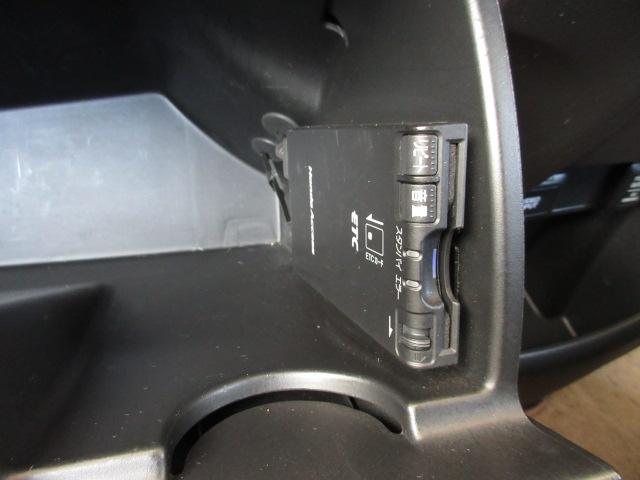 フリード GエアロLパッケージ 禁煙・ナビ・リアカメラ・ETC AUTOエアコン HDDナビ Rカメラ キーレスキー 盗難防止 ワンセグTV DVD ウォークスルー パワーウィンドウ パワーステアリング ABS 禁煙車 3列シート(4枚目)