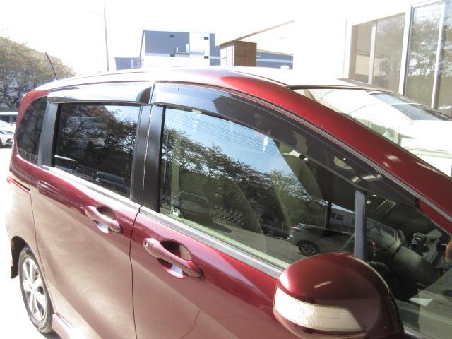 フリード GエアロLパッケージ 禁煙・ナビ・リアカメラ・ETC AUTOエアコン HDDナビ Rカメラ キーレスキー 盗難防止 ワンセグTV DVD ウォークスルー パワーウィンドウ パワーステアリング ABS 禁煙車 3列シート(24枚目)