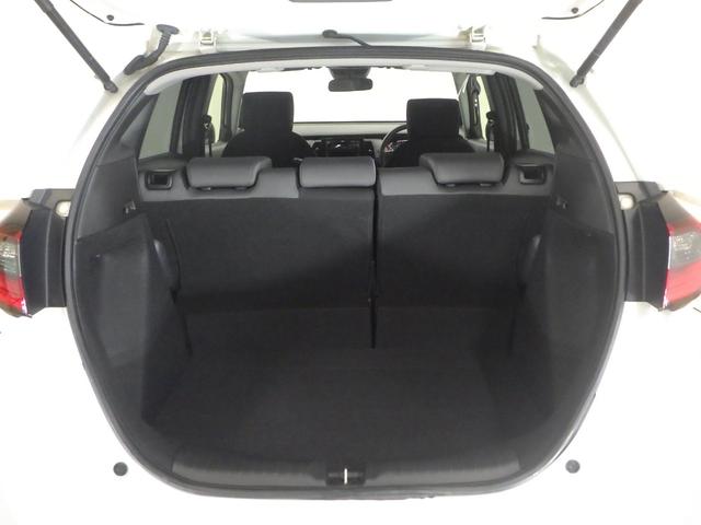 フィット ベーシック ホンダセンシング ETC スマートキー サイドエアバッグ 横滑防止装置 オートエアコン パワーウインドウ 盗難防止システム オートクルーズコントロール ABS パワーステアリング 運転席エアバッグ(13枚目)