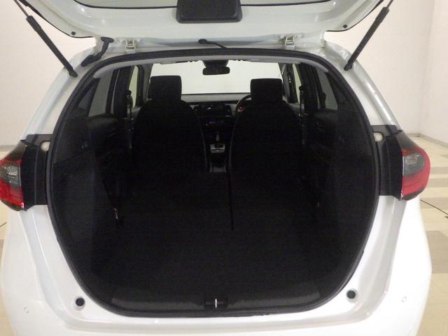 フィット ベーシック ホンダセンシング ETC スマートキー サイドエアバッグ 横滑防止装置 オートエアコン パワーウインドウ 盗難防止システム オートクルーズコントロール ABS パワーステアリング 運転席エアバッグ(14枚目)