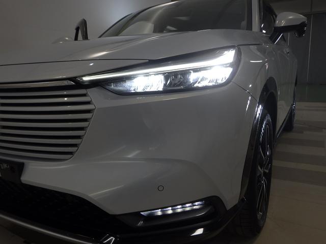 ヴェゼル ｅ：ＨＥＶＺ　１オナ・禁煙・純正Ｍナビ・全周囲カメラ・サイドＳＲＳ・前後コーナーセンサー・電動テールゲート・ブラインドスポットインフォメーション・ＢＯＳＥスピーカーシステム・ＬＥＤ・ＥＴＣ・ＵＳＢ・ブル－トゥース（9枚目）