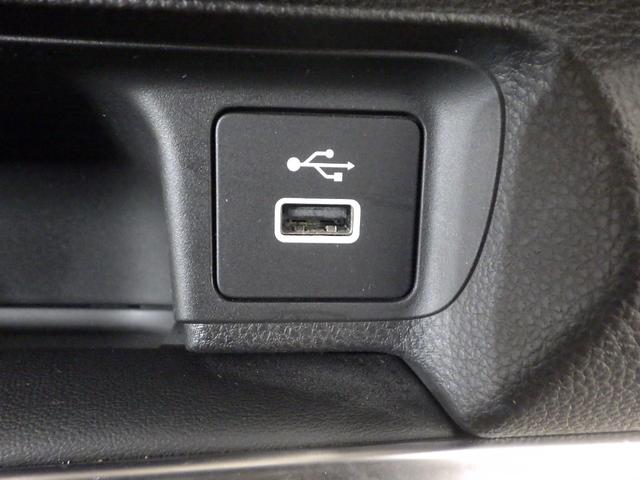 ヴェゼル ｅ：ＨＥＶＺ　１オナ・禁煙・純正Ｍナビ・全周囲カメラ・サイドＳＲＳ・前後コーナーセンサー・電動テールゲート・ブラインドスポットインフォメーション・ＢＯＳＥスピーカーシステム・ＬＥＤ・ＥＴＣ・ＵＳＢ・ブル－トゥース（11枚目）