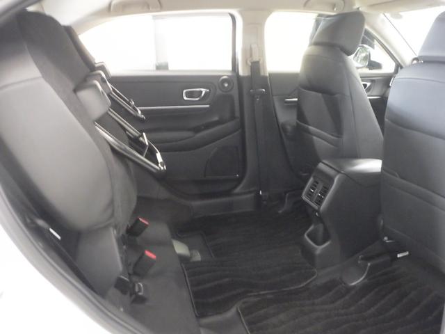 ヴェゼル ｅ：ＨＥＶＺ　１オナ・禁煙・純正Ｍナビ・全周囲カメラ・サイドＳＲＳ・前後コーナーセンサー・電動テールゲート・ブラインドスポットインフォメーション・ＢＯＳＥスピーカーシステム・ＬＥＤ・ＥＴＣ・ＵＳＢ・ブル－トゥース（16枚目）