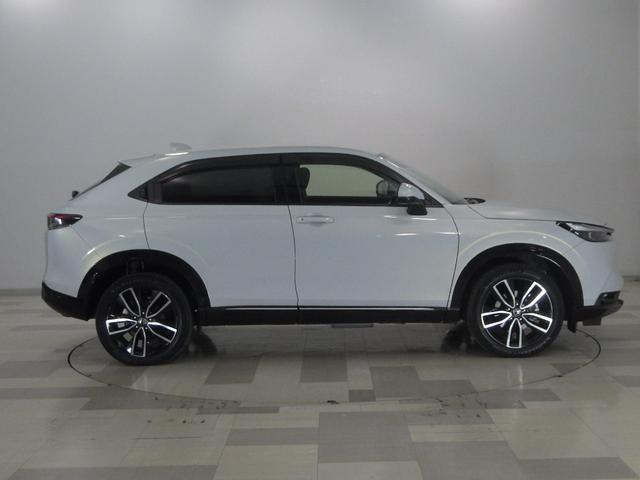 ヴェゼル ｅ：ＨＥＶＺ　１オナ・禁煙・純正Ｍナビ・全周囲カメラ・サイドＳＲＳ・前後コーナーセンサー・電動テールゲート・ブラインドスポットインフォメーション・ＢＯＳＥスピーカーシステム・ＬＥＤ・ＥＴＣ・ＵＳＢ・ブル－トゥース（32枚目）