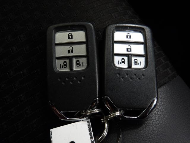 ステップワゴンスパーダ スパーダ・クールスピリットホンダセンシング　禁煙・ワンオーナー・リア席モニター・両側電動ドア・シートヒーター・フルセグＴＶ・Ｂｌｕｅｔｏｏｔｈ　サイドエアバック　スマートキ　左右電動スライドドア　バックモニタ　Ｗエアコン　地ＴＶ　ナビ＆ＴＶ（17枚目）