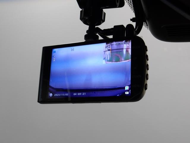 フリード Ｇ・ホンダセンシング　６人乗り　シートヒーター　ＥＴＣ　ＬＥＤ　Ｆセグ　追突被害軽減ブレーキ　ｉストップ　Ｗエアバッグ　パワーウィンドウ　１オ－ナ－　アクティブクルーズコントロール　スマートキ　カーテンエアバッグ　禁煙（3枚目）