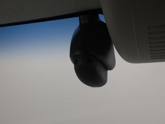 N-BOX G・Lターボホンダセンシング 前後ドライブレコーダー ドアバイザー オートリトラミラー アレルクリーンプラスシート 360°スーパーUV・IRカットパッケージ 充電用USBジャック 本革巻ステアリングホイール パドルシフト(4枚目)