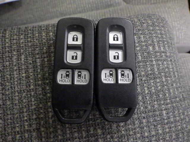 N-BOX G・Lターボホンダセンシング 前後ドライブレコーダー ドアバイザー オートリトラミラー アレルクリーンプラスシート 360°スーパーUV・IRカットパッケージ 充電用USBジャック 本革巻ステアリングホイール パドルシフト(17枚目)