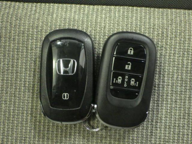 N-BOX ベースグレード 4.5点高評価 サンシェード内蔵大型ルーフC いまコレ+新品フロアマット付 コンビニフック付シートバックT オートリトラM 左右独立式リアセンターA 予約R/降車時オートドアR機能 リアシートR 禁煙(13枚目)