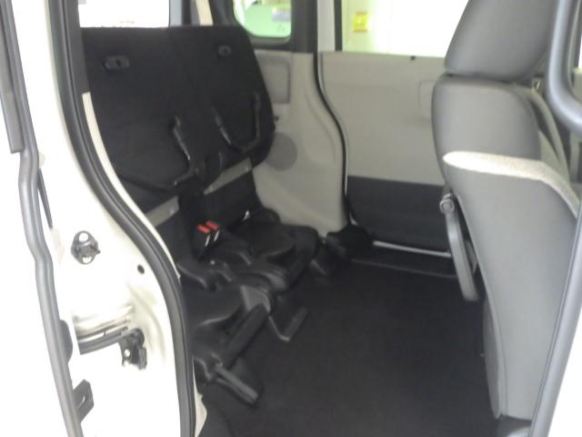 N-BOX ベースグレード 4.5点高評価 サンシェード内蔵大型ルーフC いまコレ+新品フロアマット付 コンビニフック付シートバックT オートリトラM 左右独立式リアセンターA 予約R/降車時オートドアR機能 リアシートR 禁煙(19枚目)