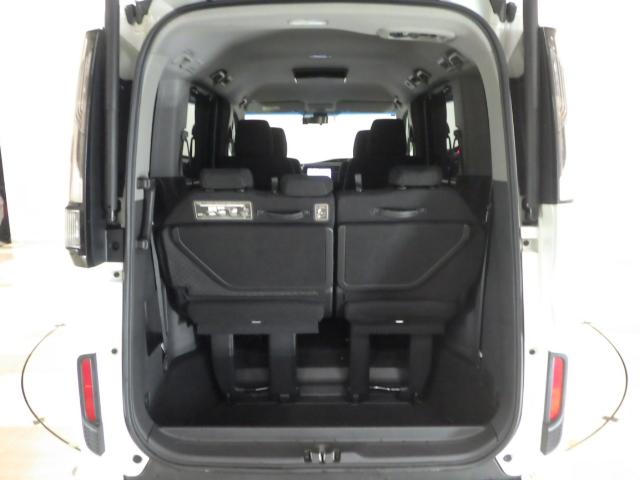 ステップワゴンスパーダ スパーダハイブリッドGホンダセンシング 9インチプレミアムインターナビ 11.6インチリア席モニター USBジャック マルチビューカメラシステム LEDフォグライト 本革巻ステアリングホイール わくわくゲート コンフォートビューパッケージ(18枚目)