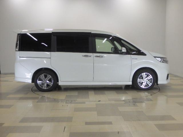 ステップワゴンスパーダ スパーダハイブリッドGホンダセンシング 9インチプレミアムインターナビ 11.6インチリア席モニター USBジャック マルチビューカメラシステム LEDフォグライト 本革巻ステアリングホイール わくわくゲート コンフォートビューパッケージ(25枚目)