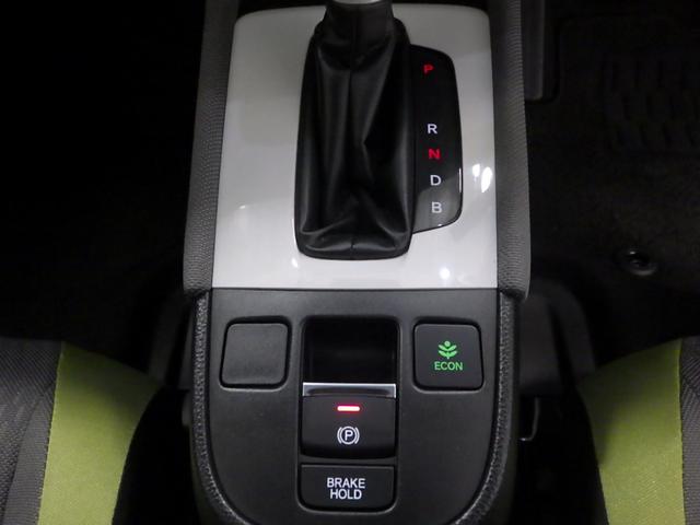 フィット e:HEVネス 9型プレミアムインターN 前後ドライブR ドアV USBジャック 純正16インチアルミW 専用アクセント2トーンボディC パーキングセンサーS LEDフォグL 照明付スマートフォンT 車両接近通報装置(18枚目)