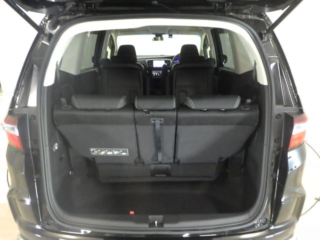 オデッセイハイブリッド ハイブリッドアブソルート・ホンダセンシングEXパック 8型プレミアムインターN スポーツP オートリトラM リモコンコーナーP AC電源1500W 全席オートパワーW ブラインドスポットI 3ゾーンコントロールAC 2列目大型ロールS 大型A 禁煙車(18枚目)